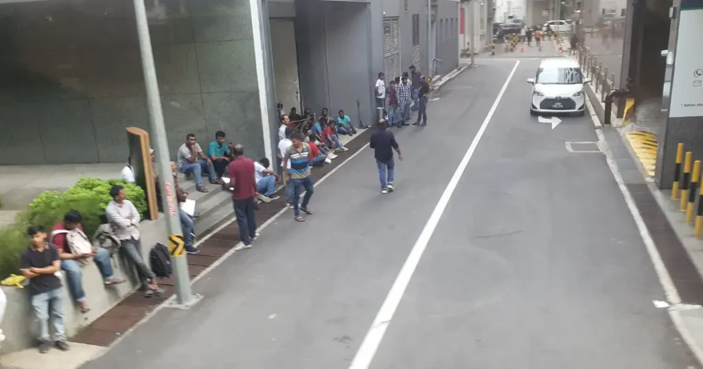 Following que